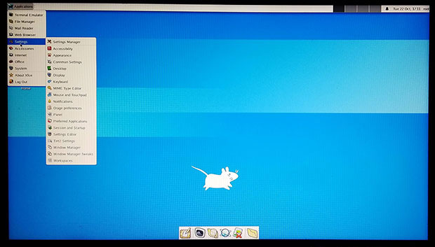 Dragora 3 Beta displays running applications on the Xfce desktop.